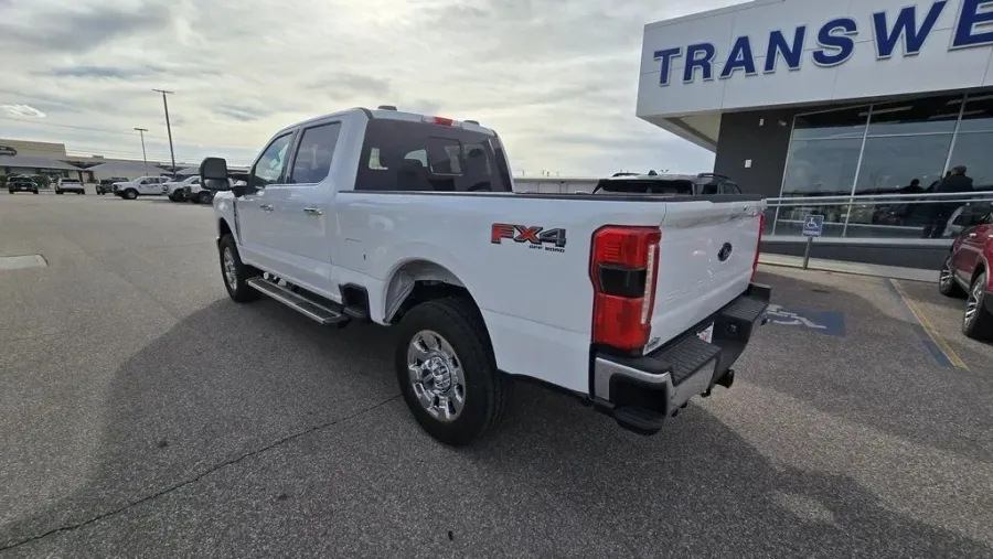 2026 Ford Super Duty F-250 | Photo 12 of 40