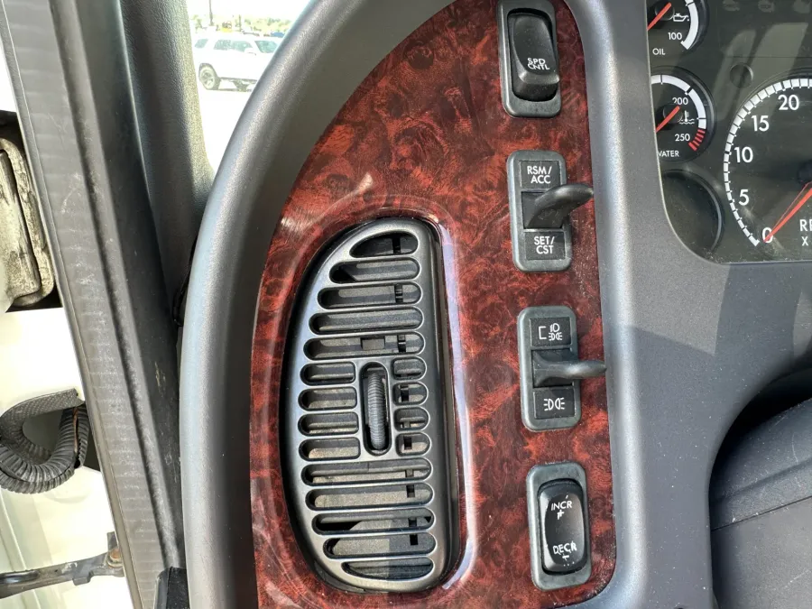 2016 Freightliner M2 106 | Photo 14 of 17