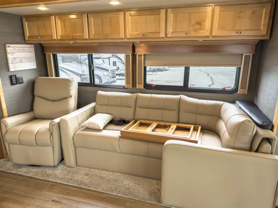 2022 Tiffin Allegro Red 33AA | Photo 17 of 40