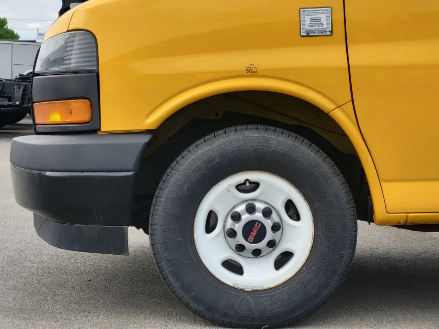 2021 GMC Savana Commercial Cutaway CUTWAY | Photo 8 of 20