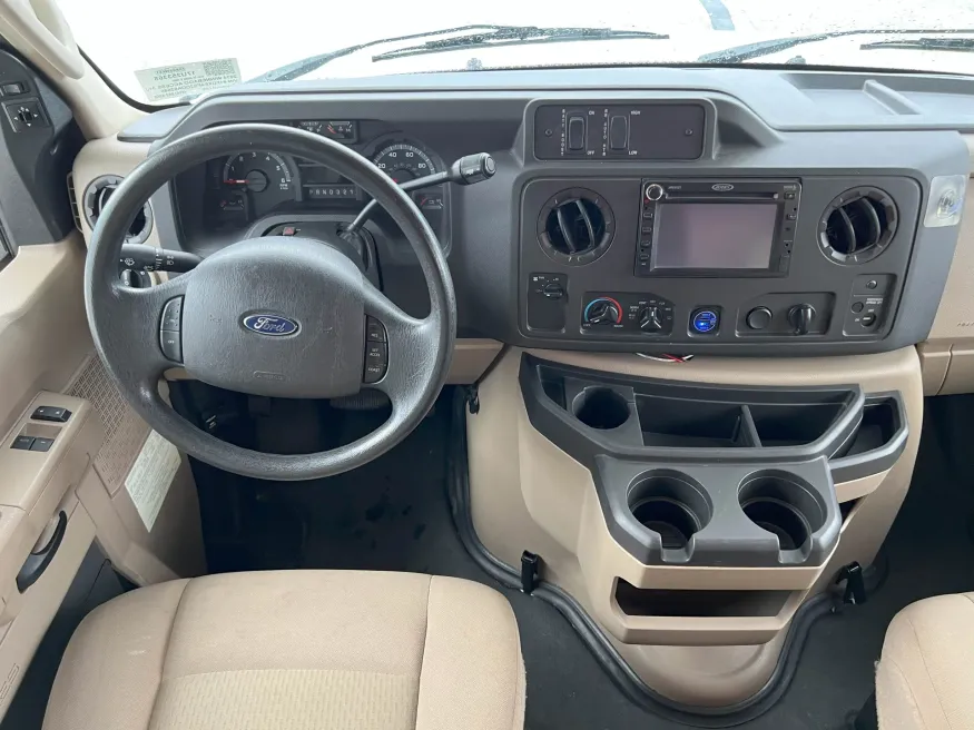 2014 Winnebago Access 31J | Photo 10 of 38