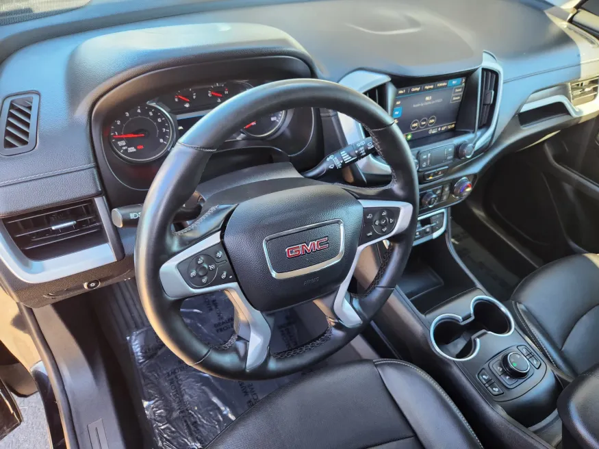 2024 GMC Terrain SLT | Photo 7 of 28