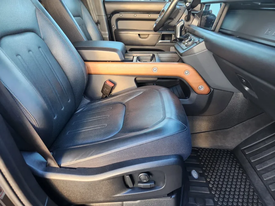 2020 Land Rover Defender X | Photo 16 of 28