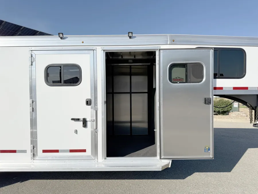 2025 Logan Coach Bullseye 3HGN | Photo 4 of 16