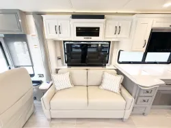 2026 Newmar Dutch Star 4081 | Thumbnail Photo 10 of 30