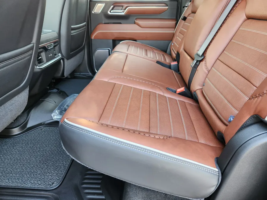 2025 GMC Sierra 2500HD Denali Ultimate | Photo 10 of 30