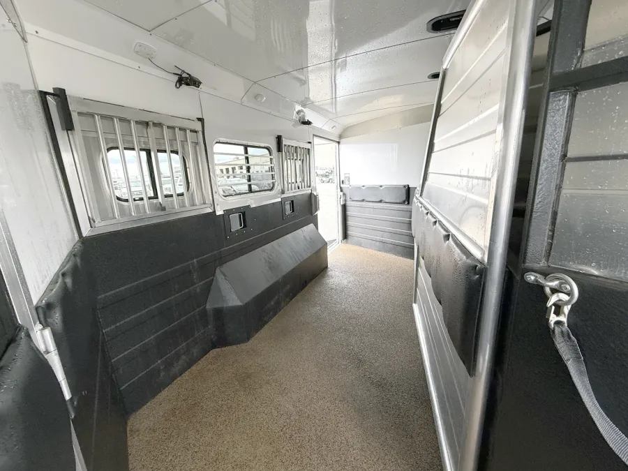 2023 Logan Coach Select 814 4HLQ | Photo 25 of 27