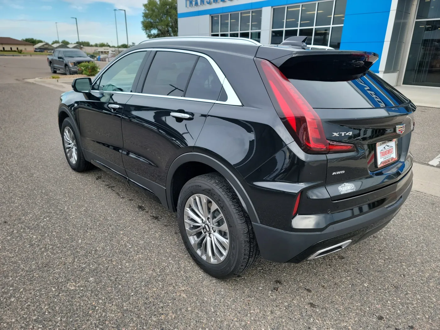 2024 Cadillac XT4 AWD Premium Luxury | Photo 2 of 19