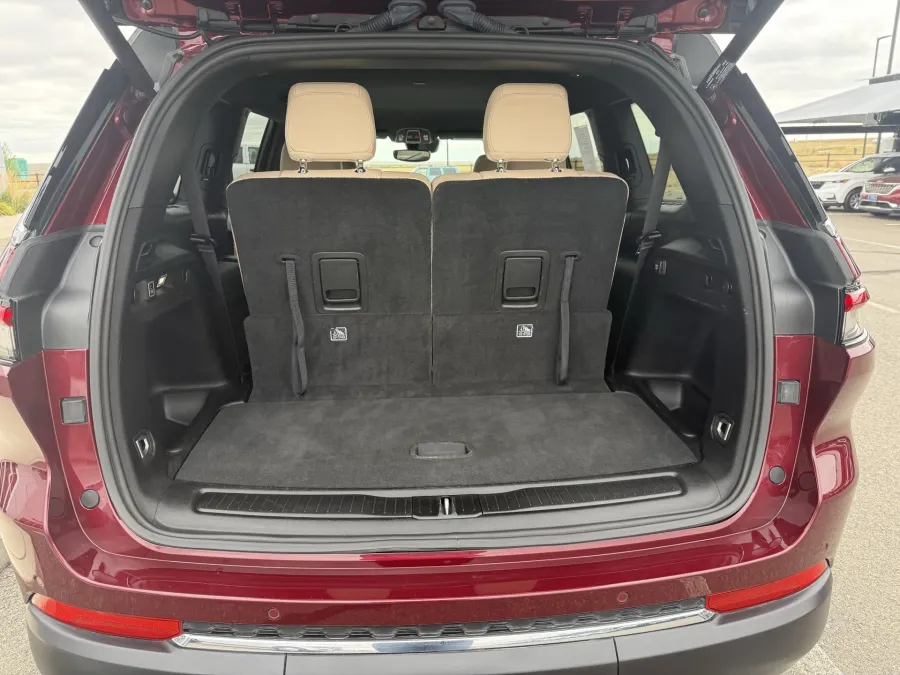 2024 Jeep Grand Cherokee L Limited | Photo 6 of 23