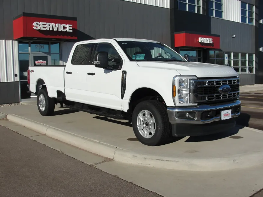 2026 Ford F-350 | Photo 7 of 12