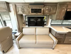 2026 Newmar Dutch Star 4369 | Thumbnail Photo 9 of 34