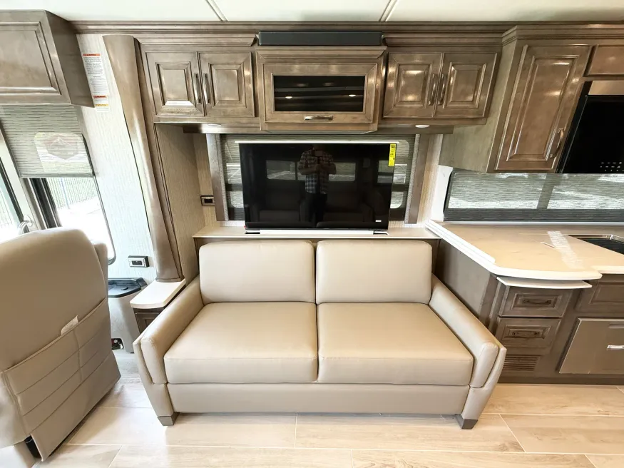 2026 Newmar Dutch Star 4369 | Photo 9 of 34