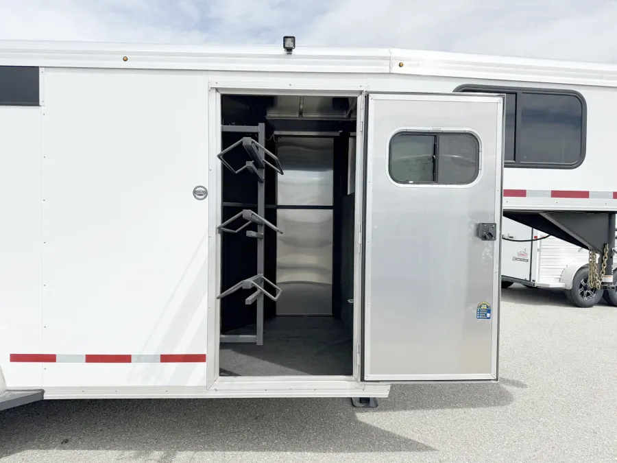 2026 Logan Coach Crossfire 3HGN | Photo 3 of 14