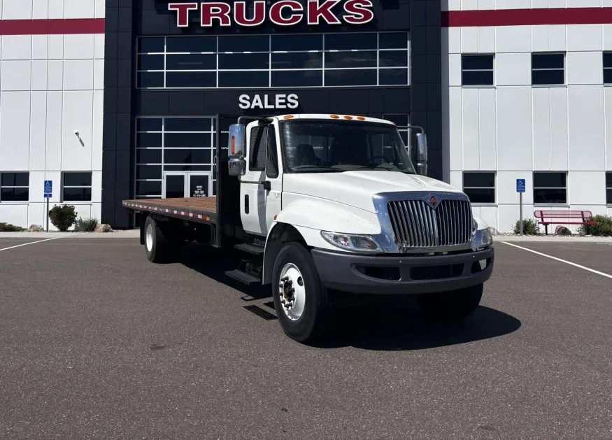 2018 International 4000 | Photo 3 of 18