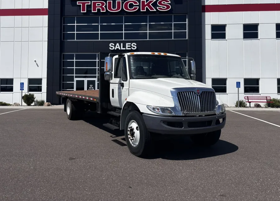 2018 International 4000 | Photo 3 of 18