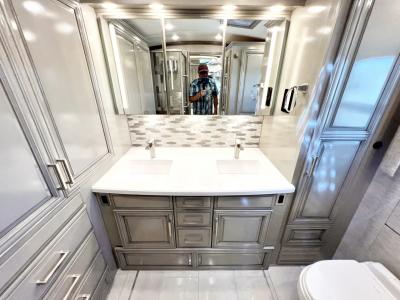 2023 Newmar London Aire 4569 | Thumbnail Photo 22 of 42