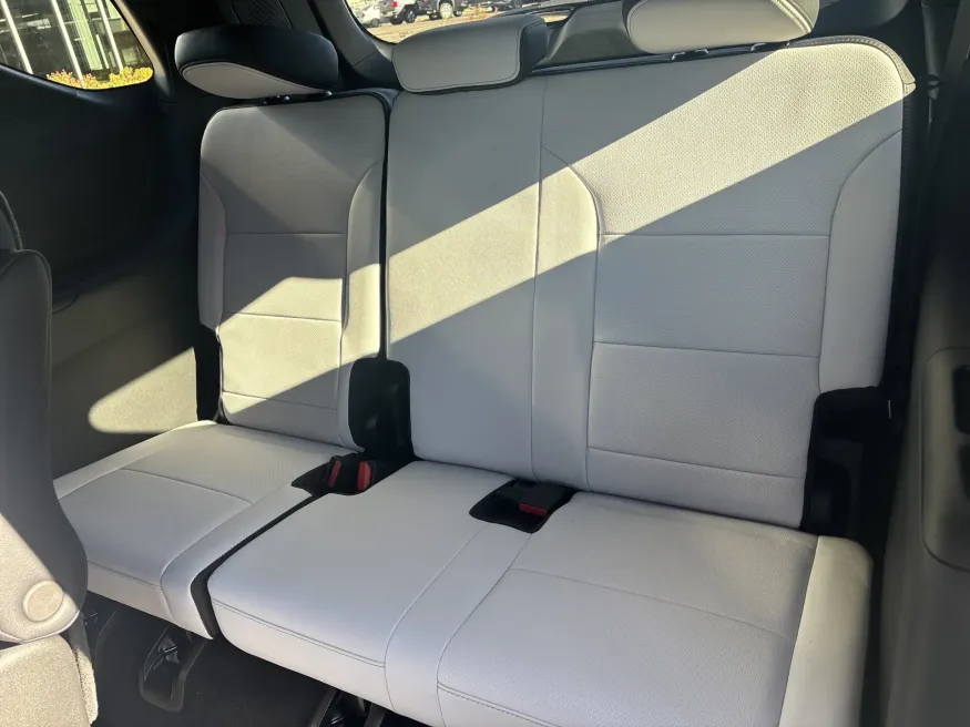 2026 Chevrolet Traverse AWD High Country | Photo 11 of 24