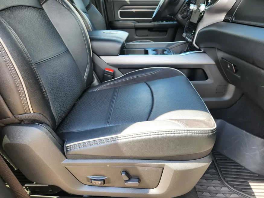 2024 RAM 3500 Laramie | Photo 18 of 33