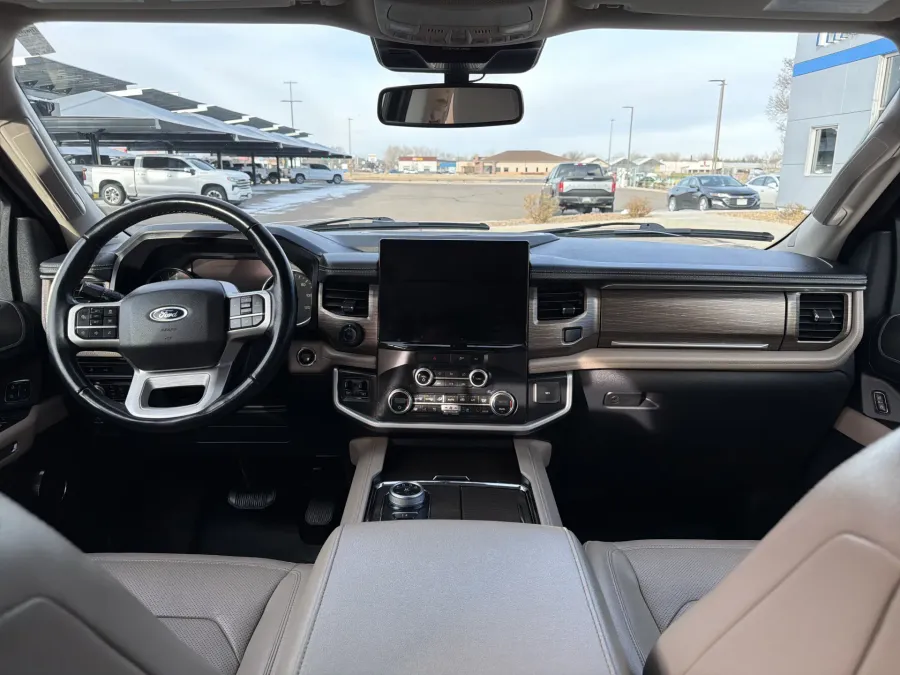 2022 Ford Expedition Limited | Photo 14 of 26