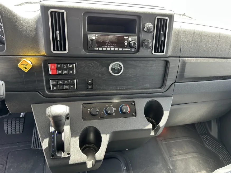2025 Freightliner M2 106 | Photo 5 of 8