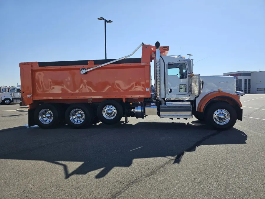 2025 Kenworth W900 | Photo 9 of 21