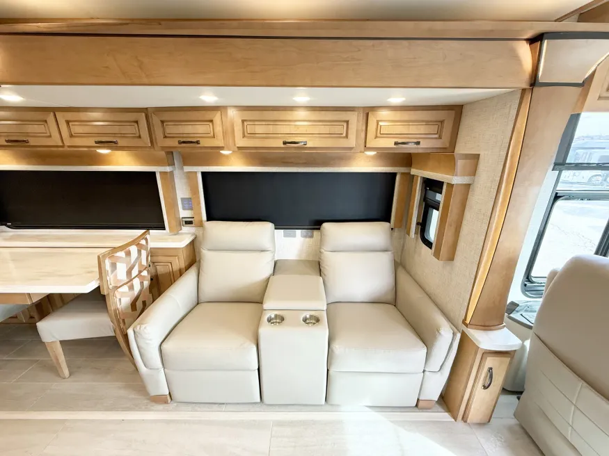 2023 Newmar Dutch Star 3736 | Photo 8 of 30