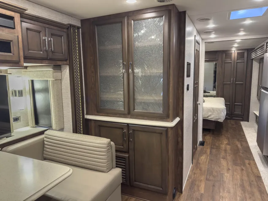 2023 Newmar Bay Star 3408 | Photo 14 of 38