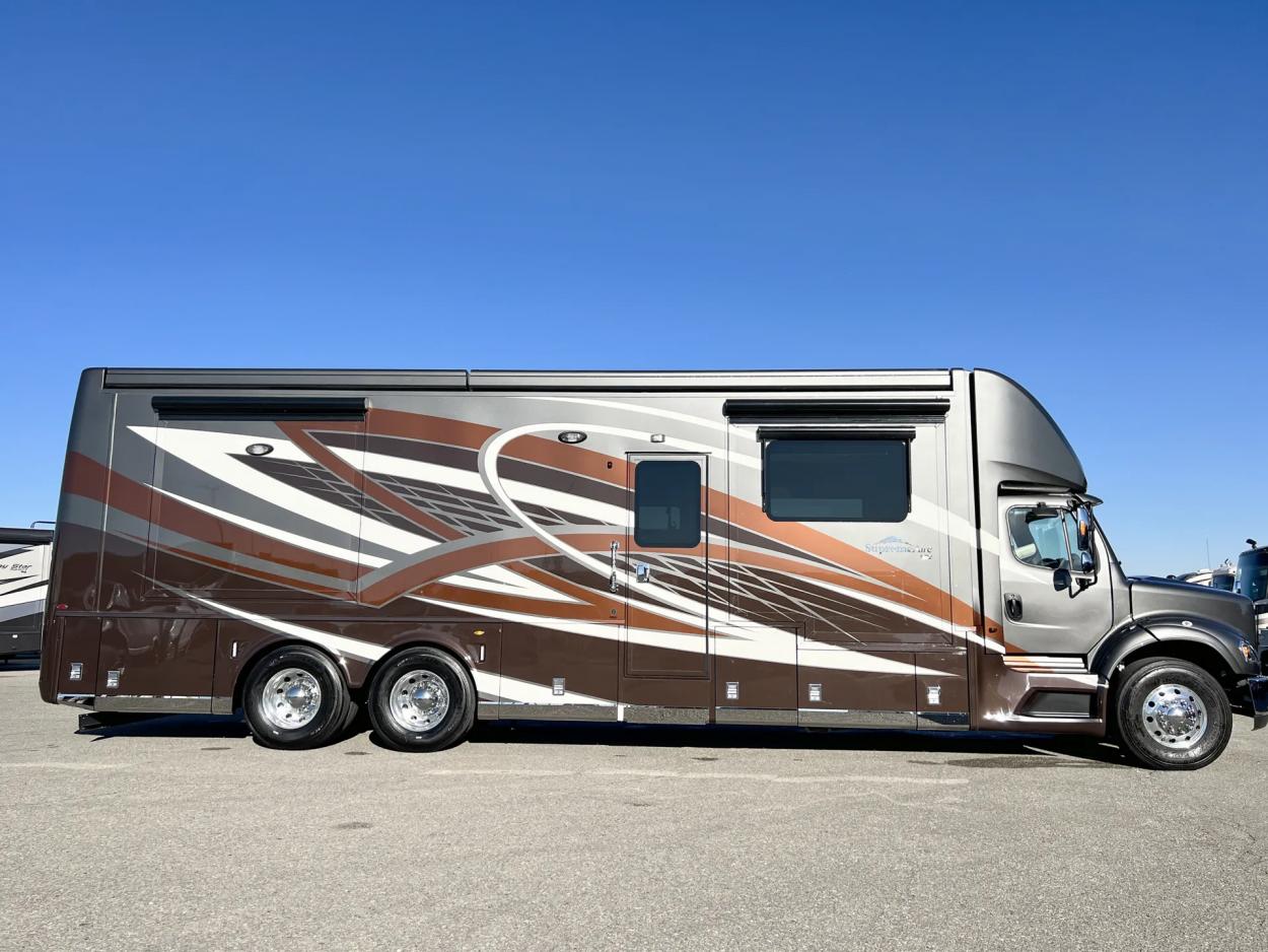 2023 Newmar Supreme Aire 4061 | Photo 2 of 35