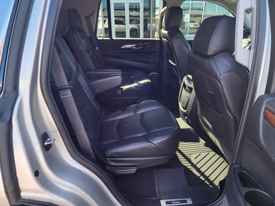 2019 Cadillac Escalade Luxury | Photo 20 of 33