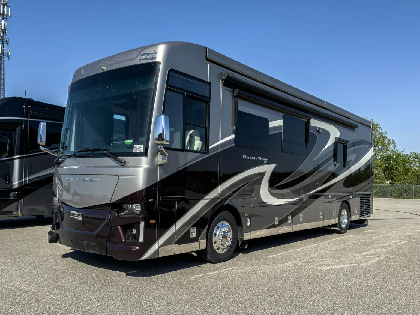 2020 Newmar Dutch Star 3709 | Photo 4 of 27
