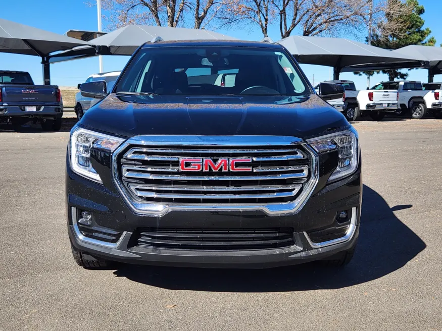 2024 GMC Terrain SLT | Photo 4 of 28