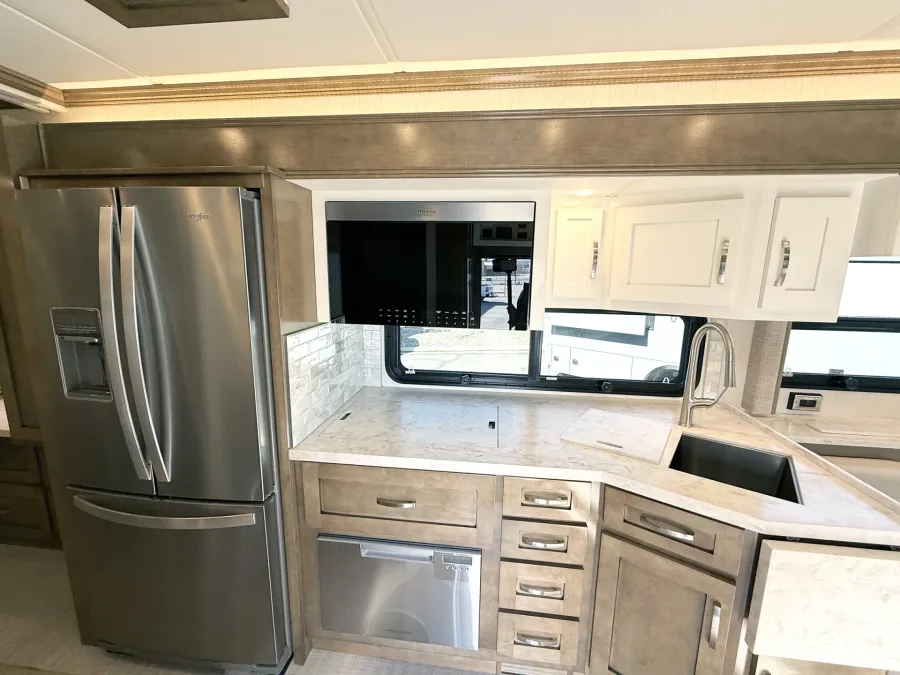 2026 Newmar Super Star 3731 | Photo 8 of 31