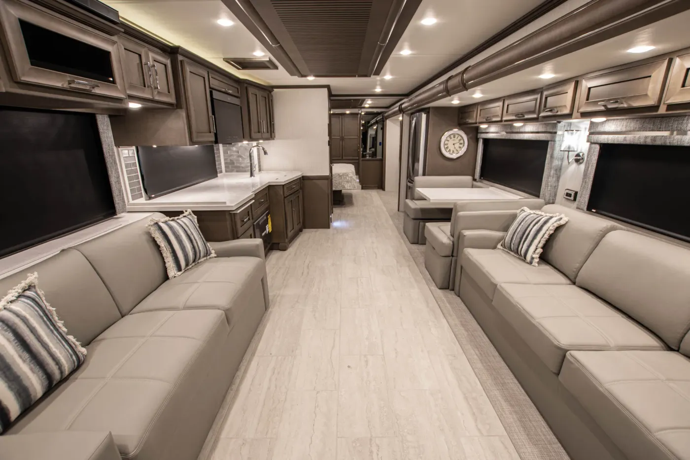 2026 Newmar Ventana 4369 | Photo 3 of 25