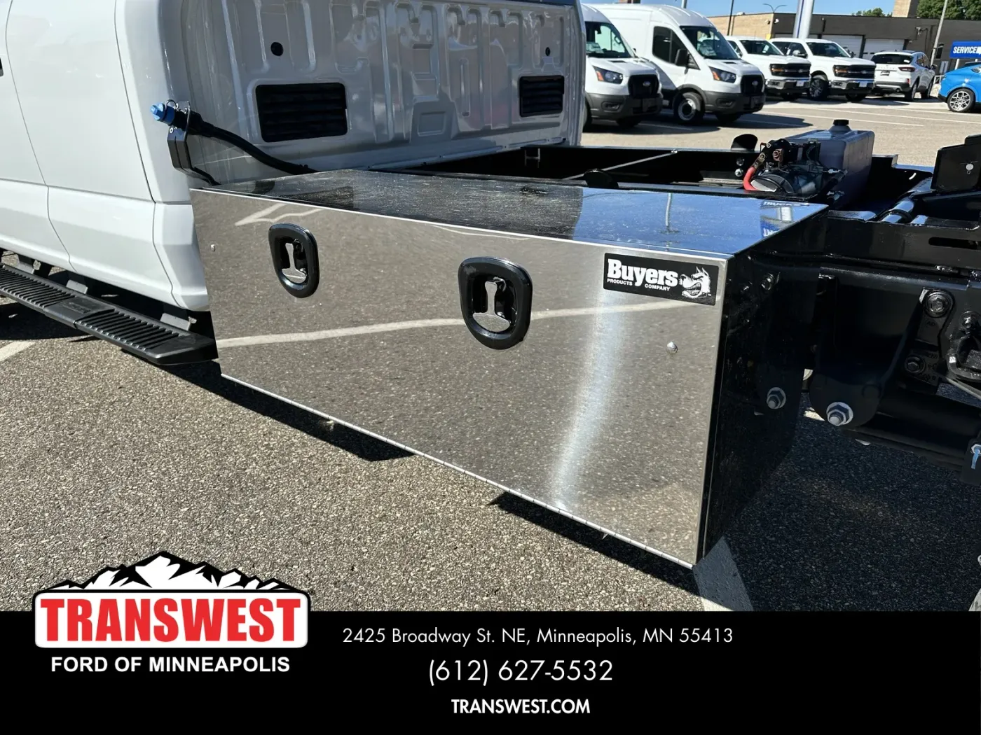 2025 Ford Super Duty F-550 | Photo 5 of 15