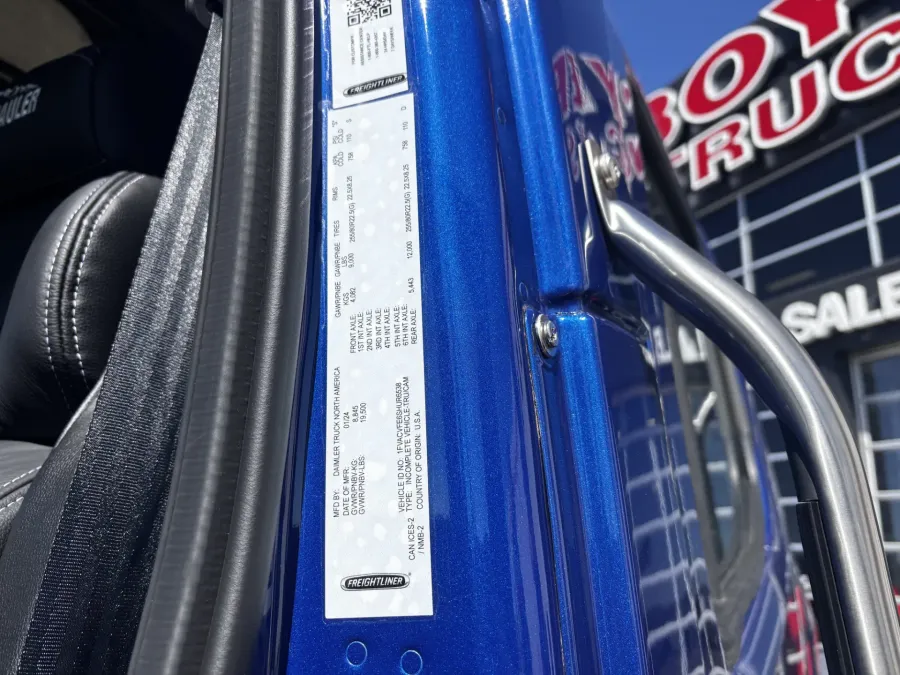 2025 Freightliner M2 106 Summit Hauler | Photo 25 of 27