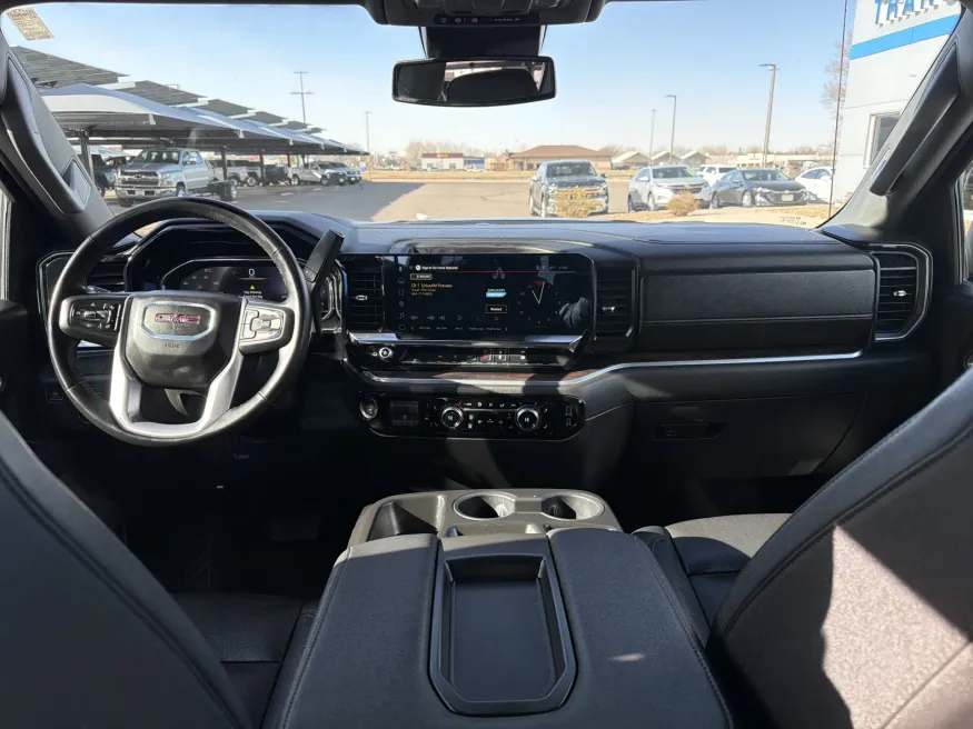 2025 GMC Sierra 1500 SLT | Photo 11 of 20