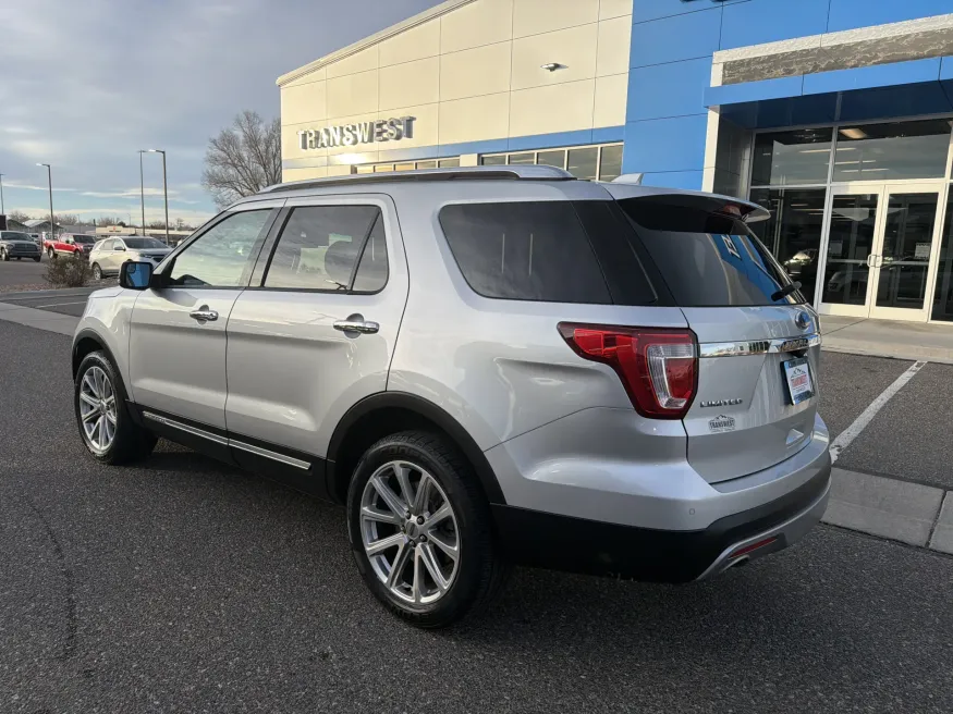 2016 Ford Explorer Limited | Photo 2 of 24