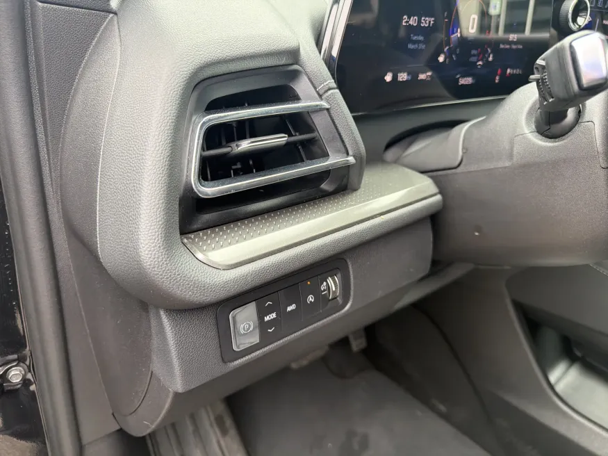 2024 Chevrolet Traverse AWD LT | Photo 14 of 21