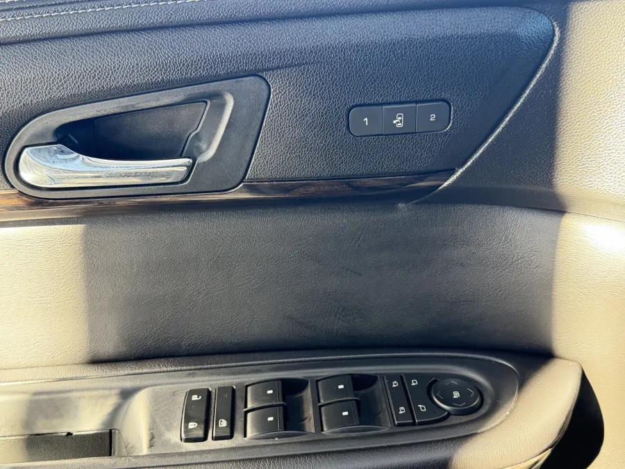 2016 GMC Acadia Denali | Photo 19 of 21