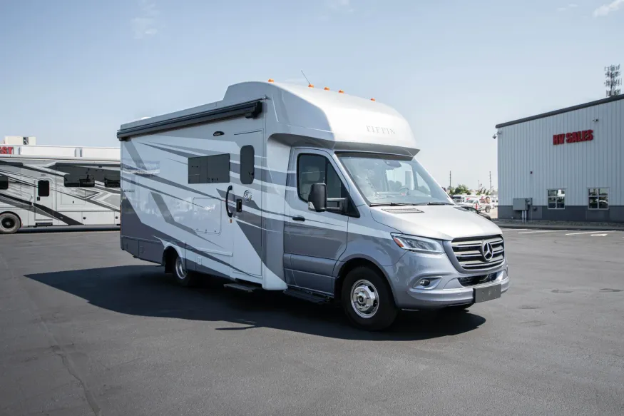 2026 Tiffin Wayfarer 25XRW | Photo 7 of 24