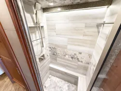 2017 Emerald Prevost X3-45 Double Slide | Thumbnail Photo 16 of 34