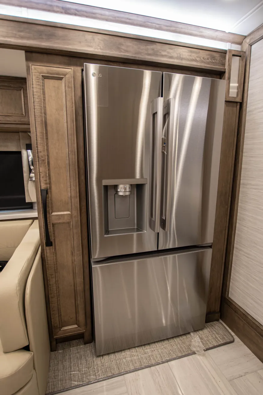 2026 Tiffin Phaeton 44OH | Photo 20 of 31