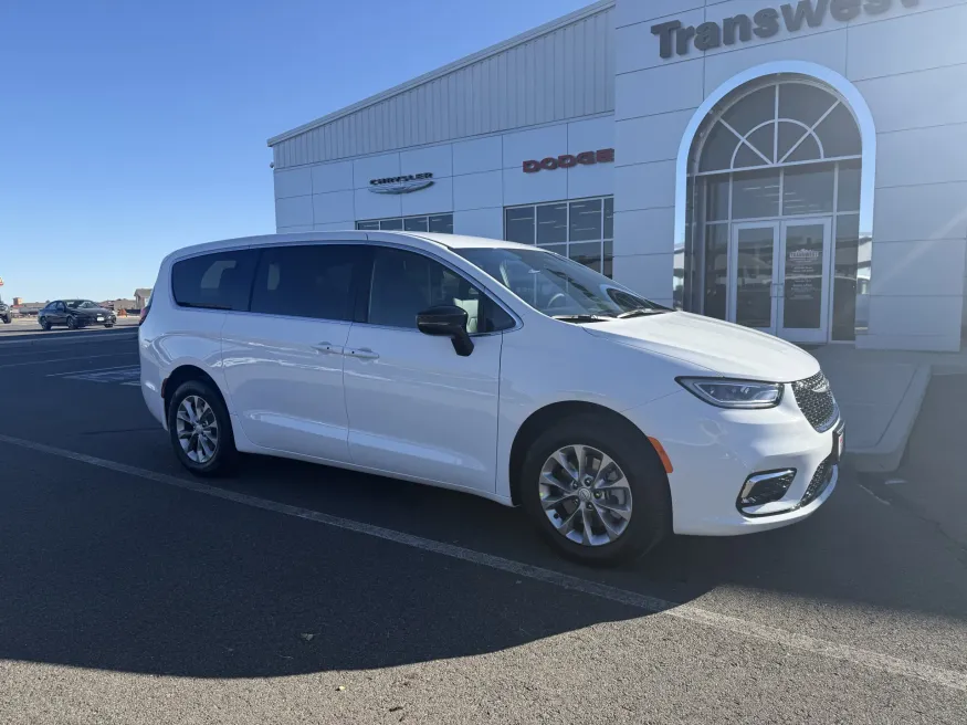 2026 Chrysler Pacifica Select | Photo 1 of 14