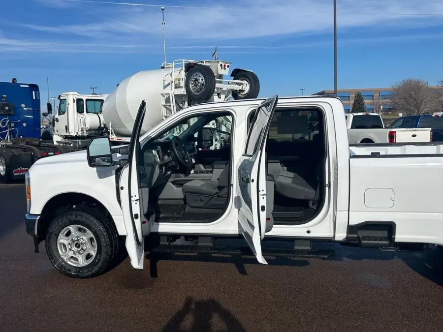 2026 Ford Super Duty F-350 XLT | Photo 8 of 17