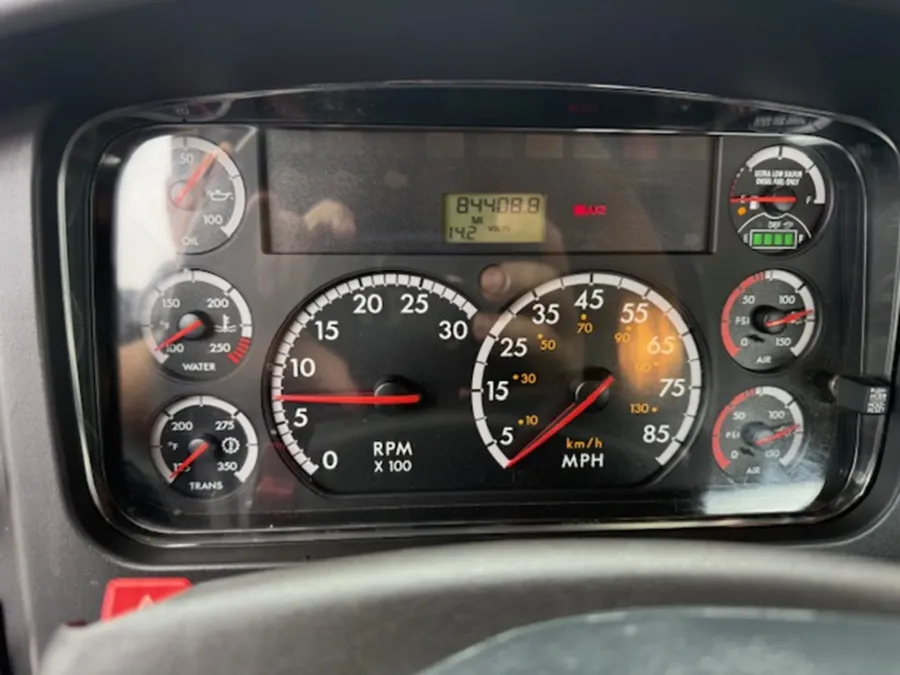 2013 Freightliner M2 106 | Photo 11 of 13