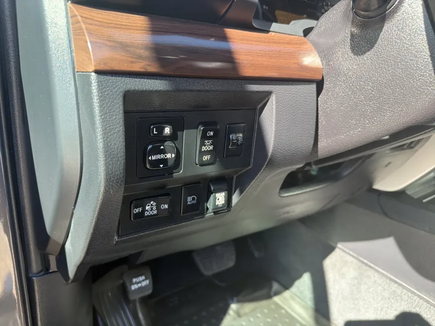 2021 Toyota Tundra 4WD Limited | Photo 12 of 19