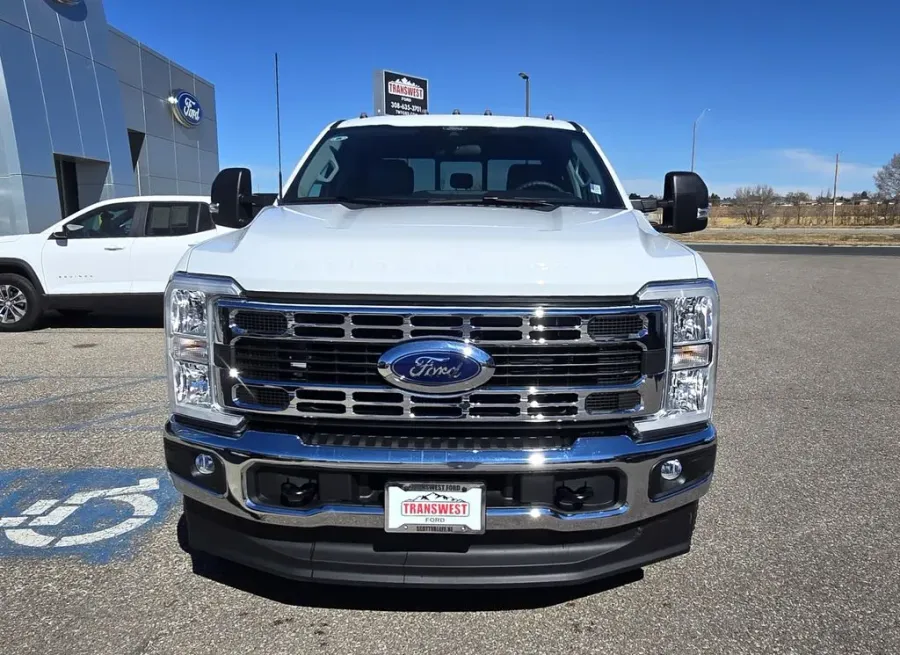 2026 Ford Super Duty F-350 | Photo 3 of 27