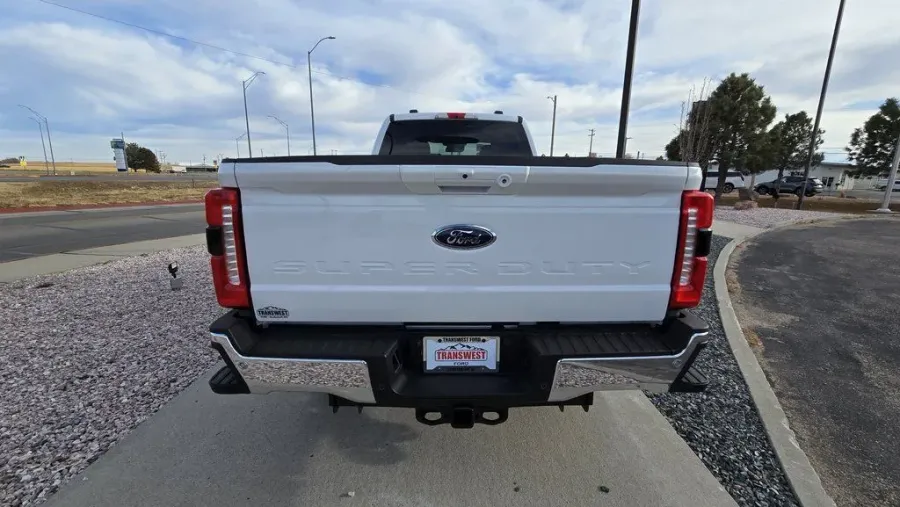 2026 Ford Super Duty F-250 | Photo 14 of 40