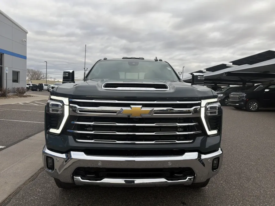 2026 Chevrolet Silverado 3500HD LTZ | Photo 7 of 22