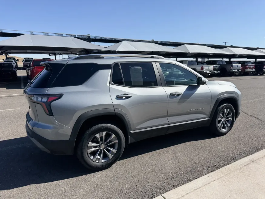 2025 Chevrolet Equinox AWD LT | Photo 5 of 22